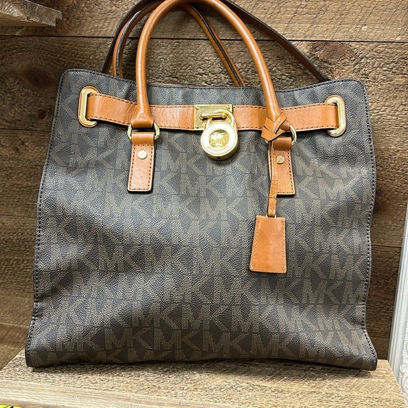 Michael Kors Signature Hamilton Brown Monogram Tote Bag with Lock Accent - Picture 2 of 11